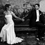 le photographe capture les mari&eacute;s qui se regardent dans les yeux