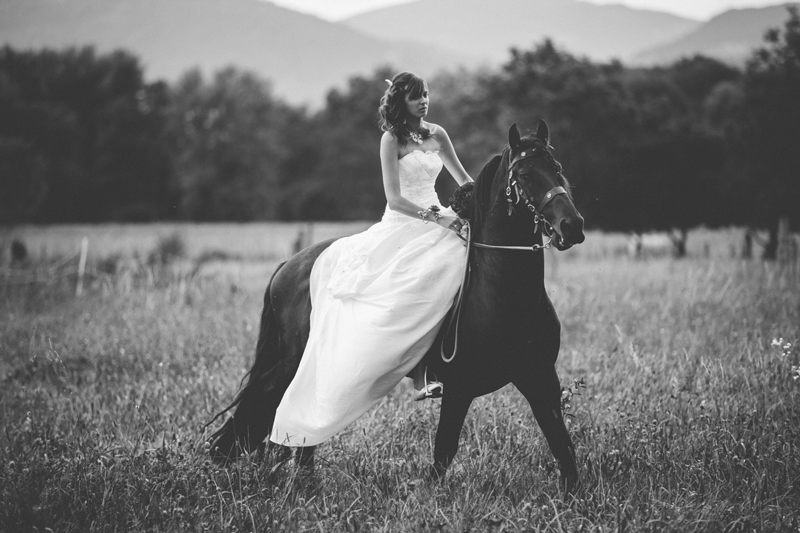 la mariée sur un cheval en moselle