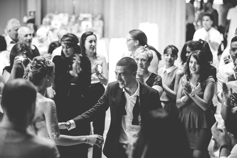 les mariés ouvre le bal avec la première danse