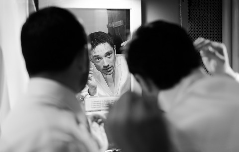 marié se prépare avant son mariage