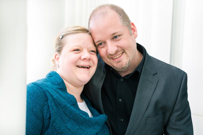 le photographe fait rire les amoureux
