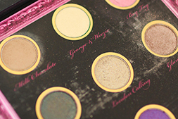 palette maquillage pour les préparatifs de la mariée