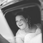la mariée monte dans la voiture