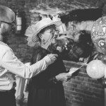 le discours de la grand-mère pendant le repas du mariage