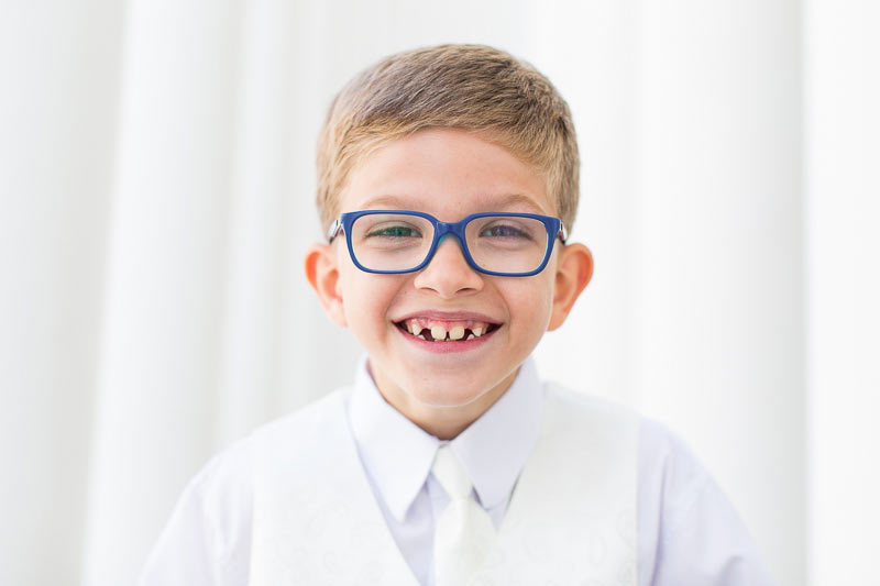 magnifique portrait d'un petit garcon au luxembourg