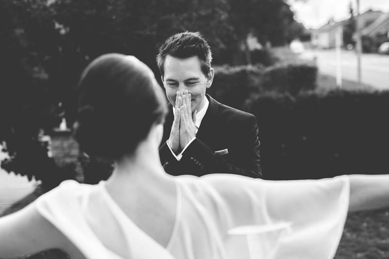 le marie decouvre sa future femme et est emu