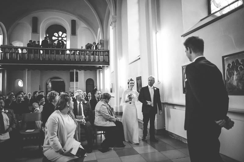 le marie rejoint par sa future epouse