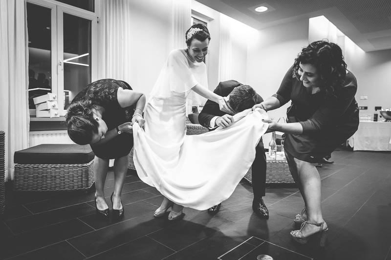 photo de groupe originale lors d-un mariage a mondorf-les-bains