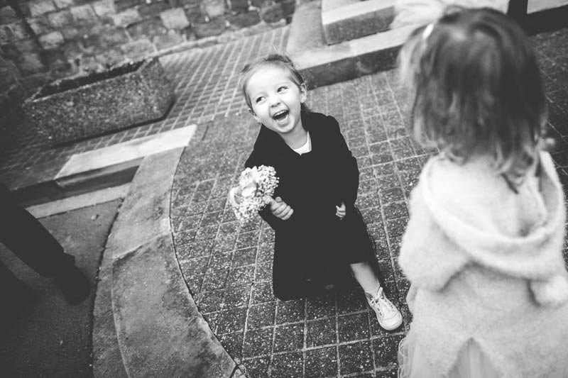 sourire d'une petite fille capte par le photographe