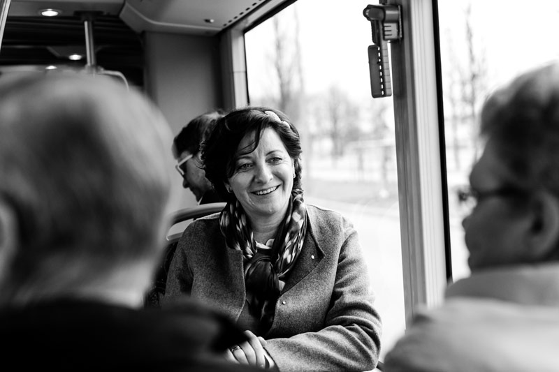 la mariée à bord du bus en direction de la mairie