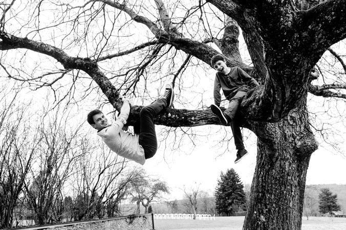 on fait le singe dans l'arbre