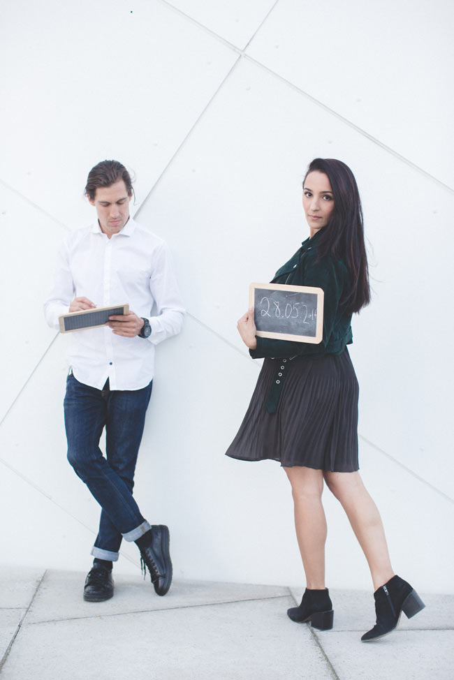 ardoises à message pendant la séance fiançailles