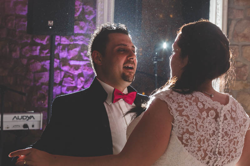 les mariés au moulin d'altwies pendant la soirée du mariage