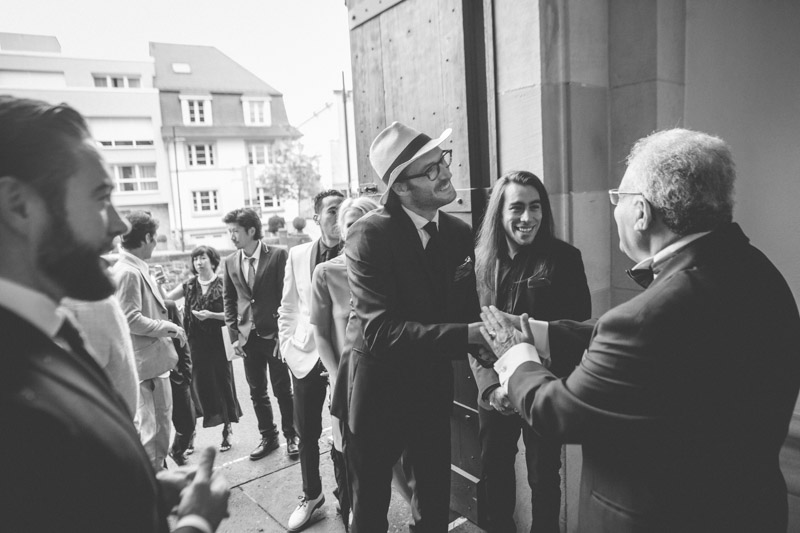 arrivée des invités à l'église