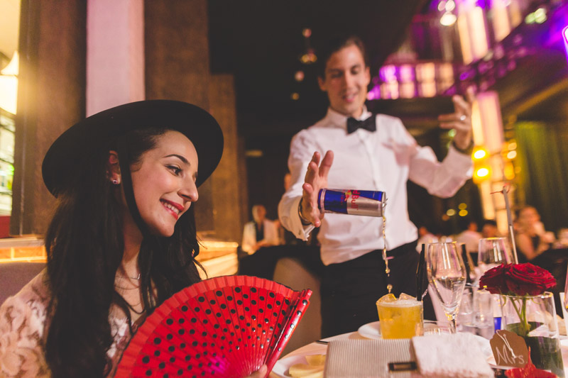 manière originale de servir de la redbull pendant un mariage