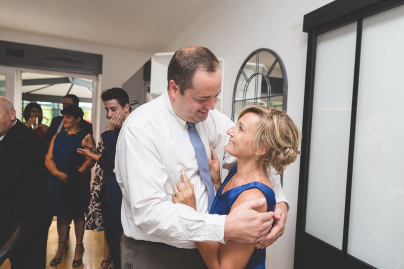 un regard entre la maman et son fils