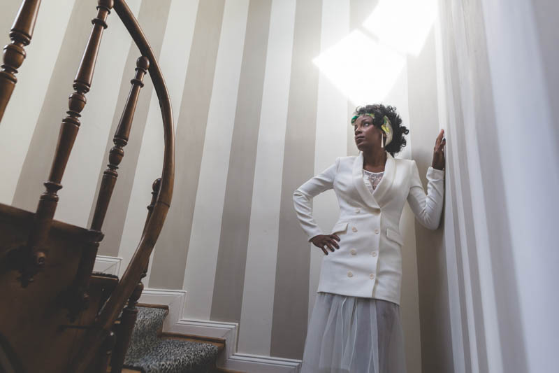 la mariée pose pour le photographe