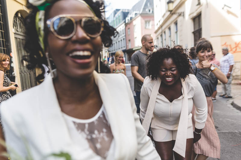 rires bien captés par le photographe du mariage