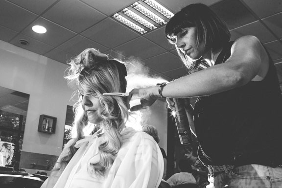 the bride is getting a hairdress in thionville