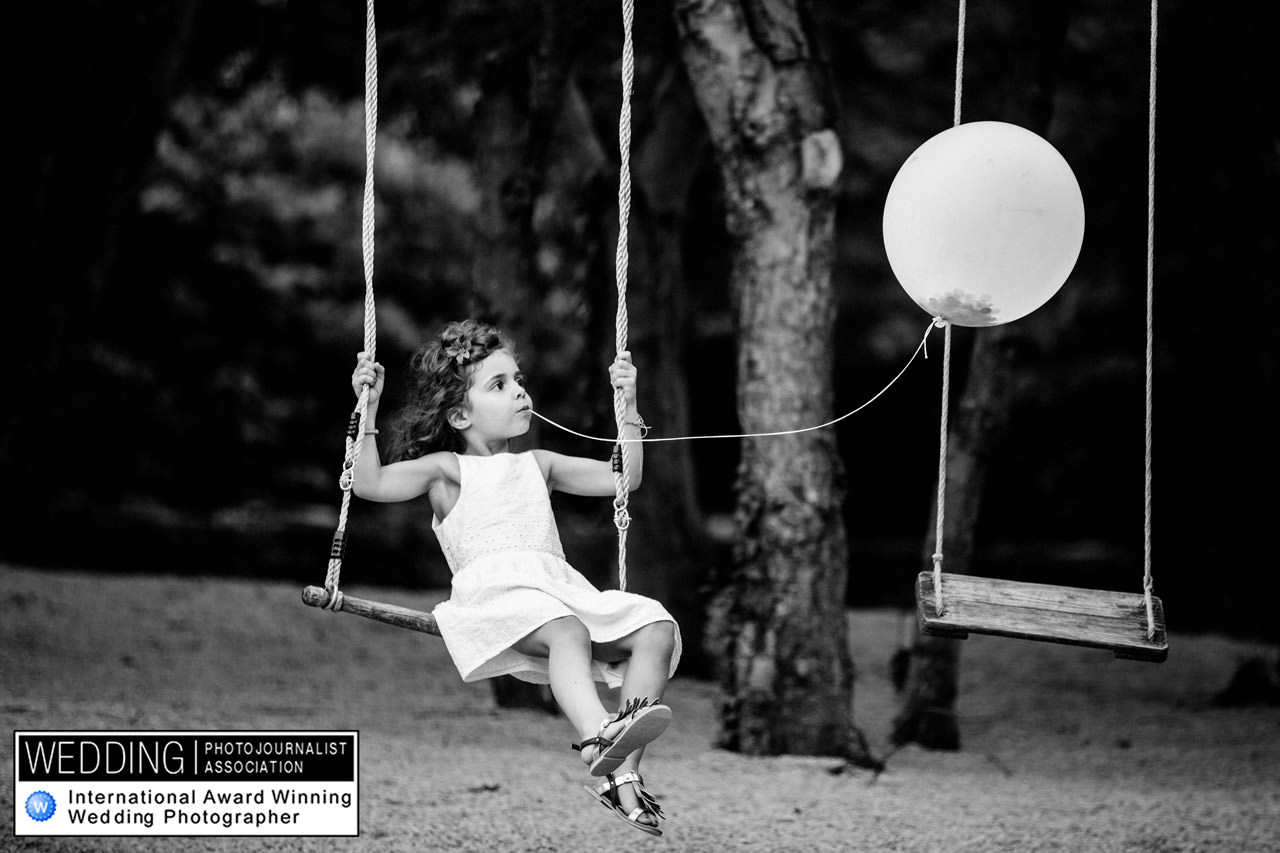 20-petite-fille-sur-une-balancoire