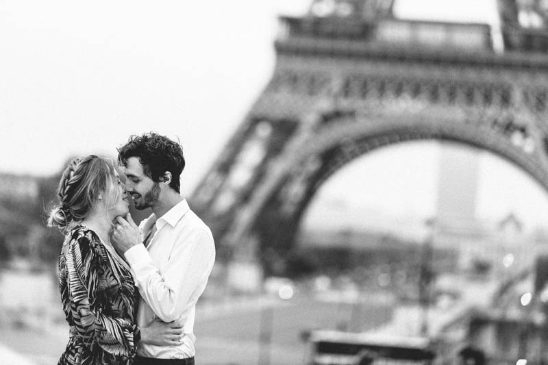 deux amoureux français à Paris