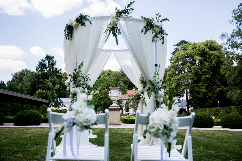 jolie mise en place d'une c&eacute;r&eacute;monie laique