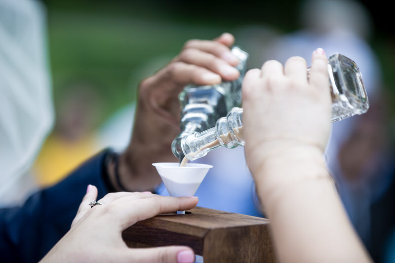 utilisation de sable lors d'une c&eacute;r&eacute;monie de mariage laique