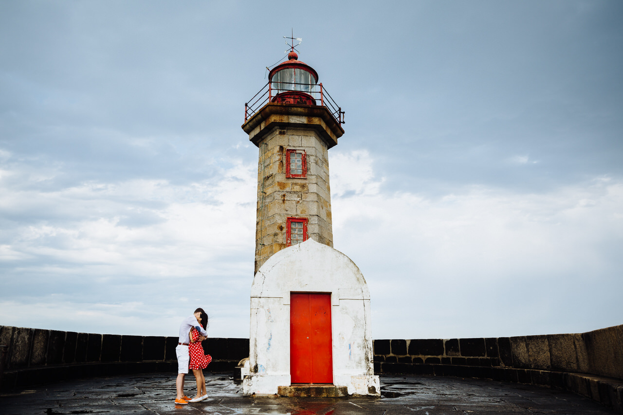 séance couple à porto près du phare