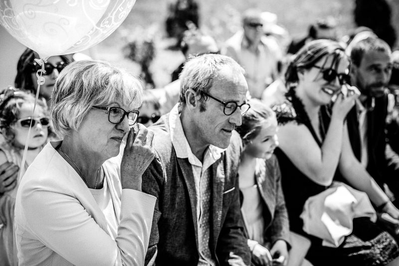 l'&eacute;motion est intense lors d'une c&eacute;r&eacute;monie laique